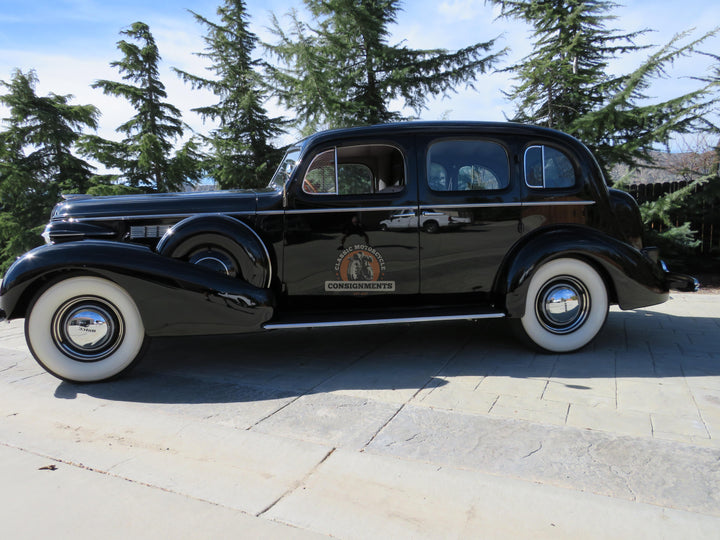 1937 BUICK ROADMASTER  Series 80 Model 81 F  Formal Sedan